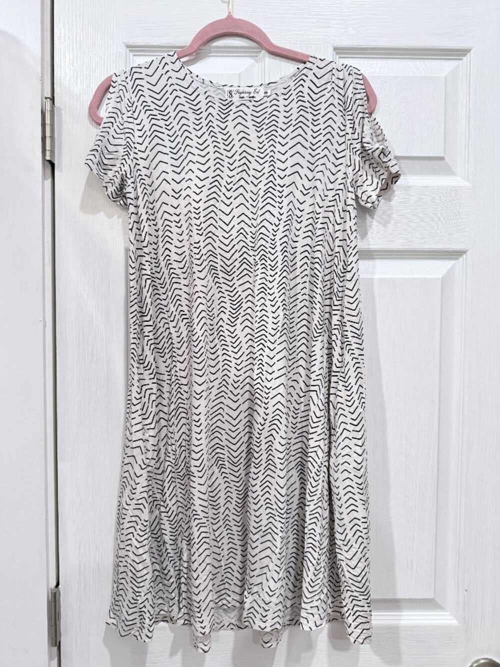 Fighting Eel white black design cold shoulder dress sz S